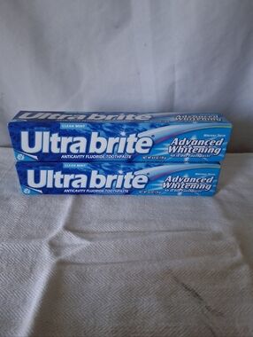Ultra brite Advanced Whitening Toothpaste - Blue